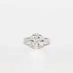 Anello Solitario In Oro Bianco 18 kt Con Fiore Di Diamanti