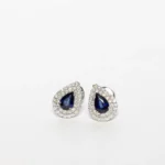 Orecchini In Oro Bianco 18 Kt Con Zaffiri Taglio Goccia Contornati Di Diamanti