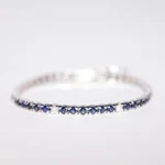 Bracciale Tennis in Oro Bianco 18KT con Diamanti e Zaffiri