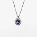 Collana In Oro Bianco 18 Kt Con Zaffiro Ovale e Diamanti